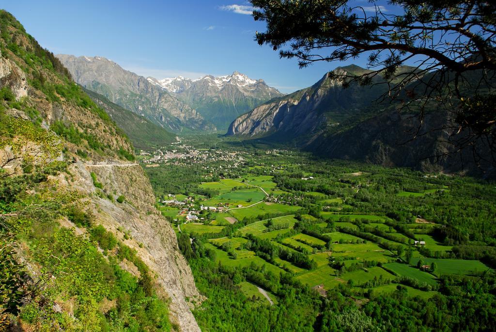 Le Bourg-dʼOisans Camping La Cascadeヴィラ エクステリア 写真